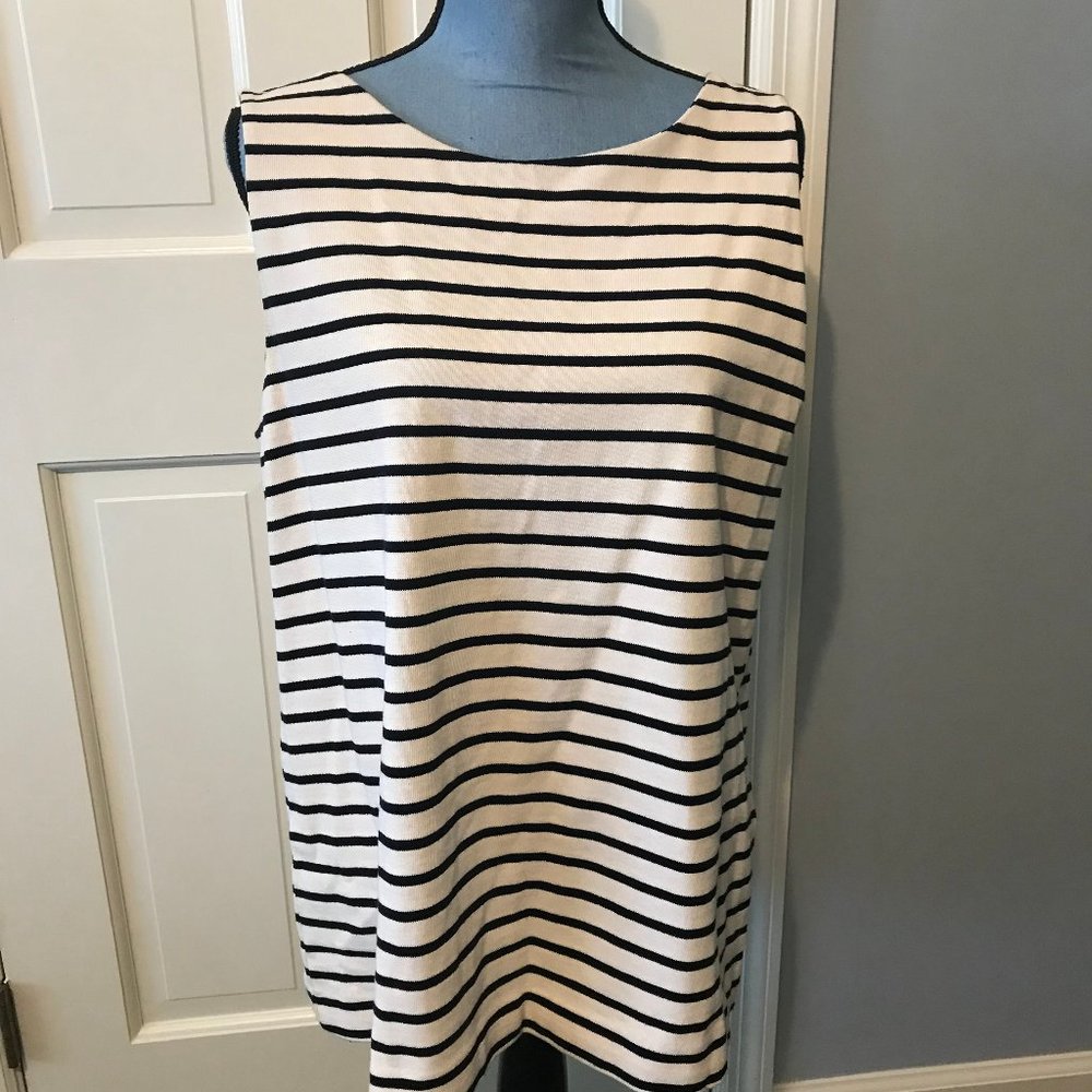 LOFT LADIES SIZE L SLEEVELESS SHIRT  BLACK AND WHITE STRIPPED PINK OUTSIDE ZIPPE